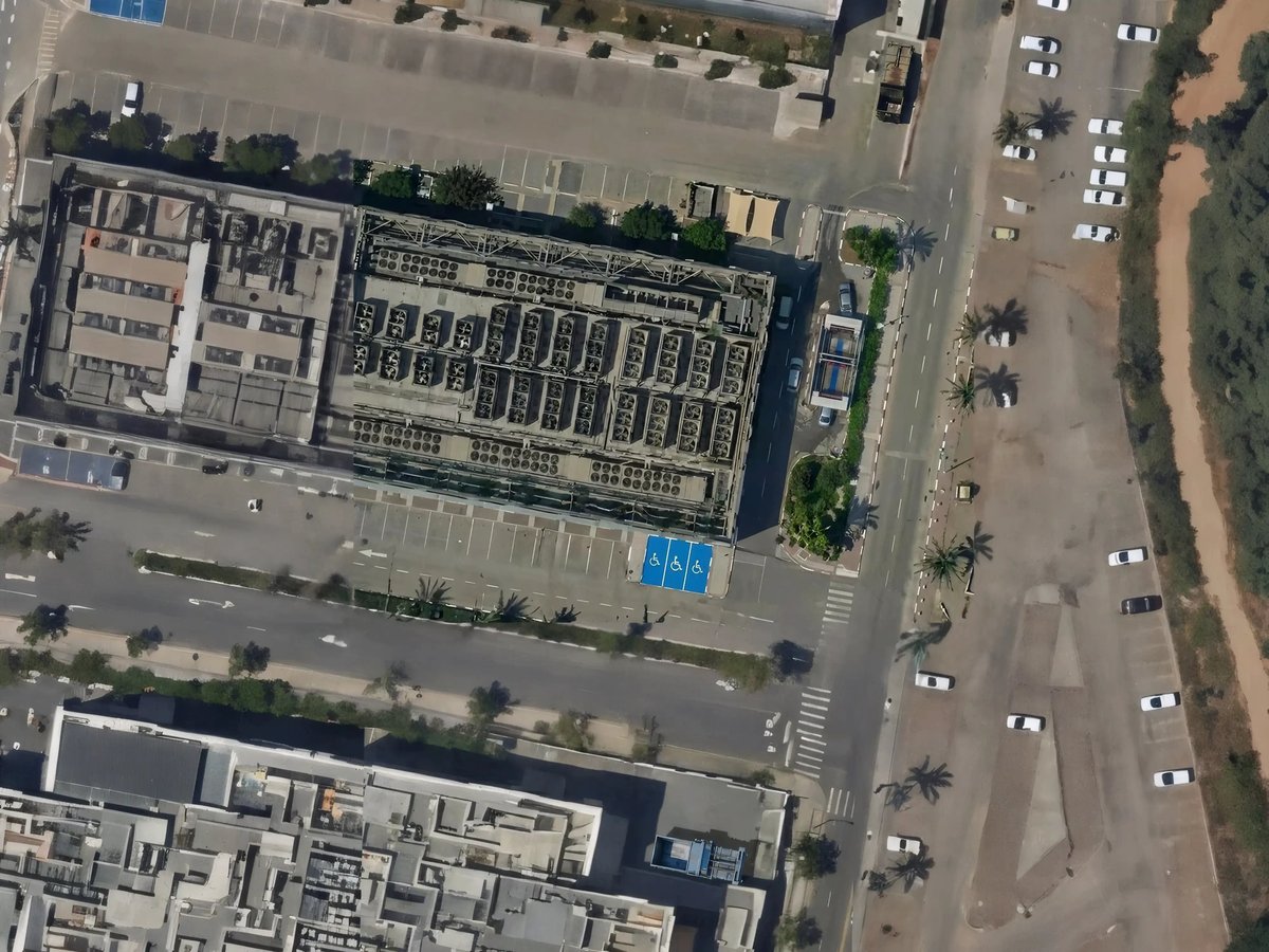 הדמיית אוויר למתחם מגורים עם בריכה וגינות — View Boost